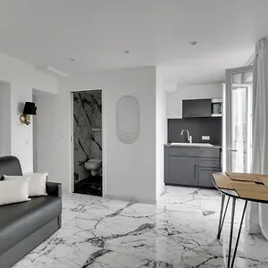 Le Bellevue 2*, Paris France