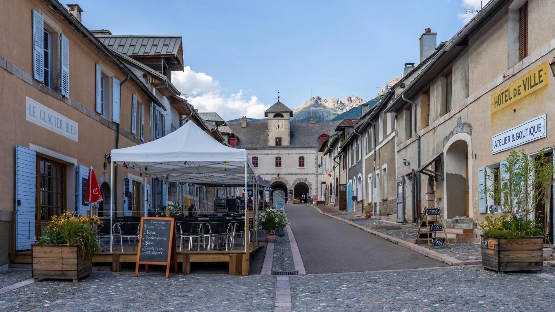 Frühstückspension Auberge Le Glacier Bleu Mont-Dauphin Frankreich